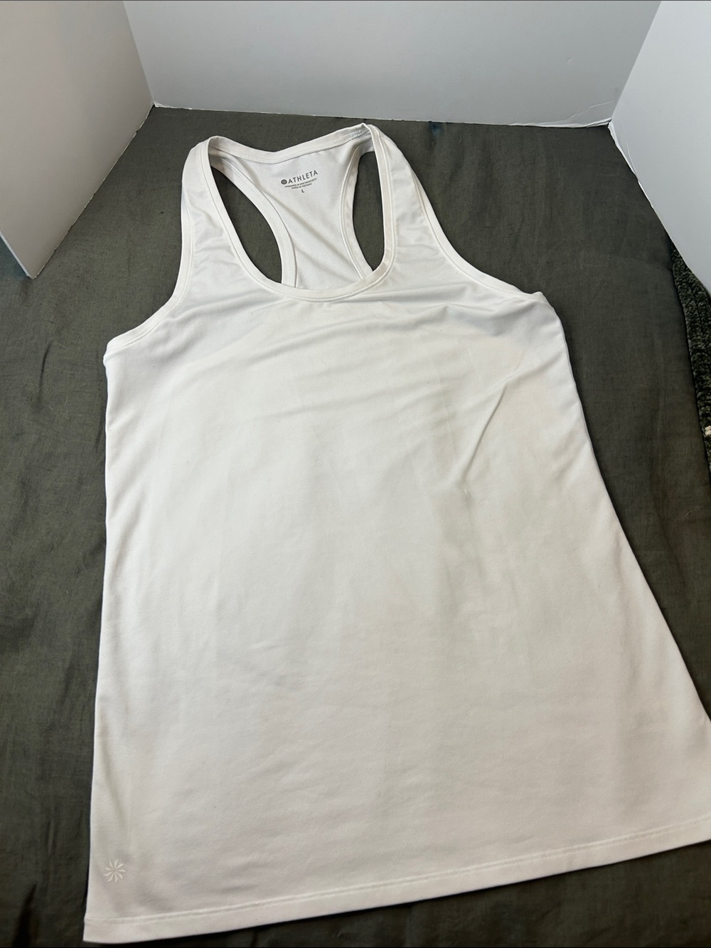 Women’s Athleta White Racerback Tank Top